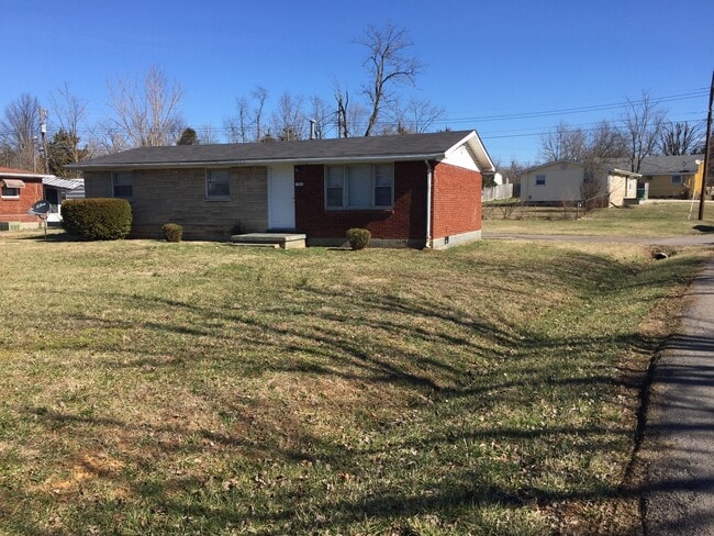 Building Photo - ALL Brick ** 1-level ** Corner Lot