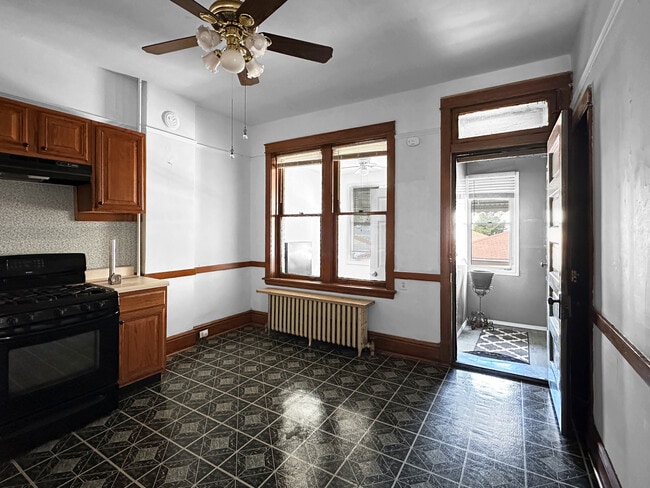 Building Photo - 1654 N Karlov Ave