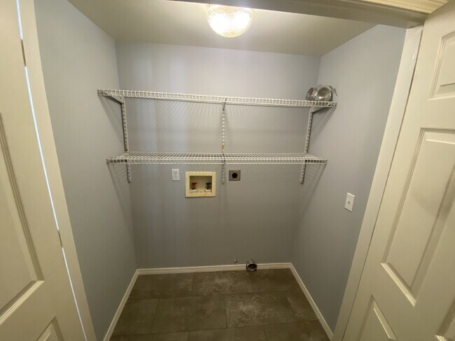 Building Photo - "Cozy 3-Bed Oasis with 2 Baths in Vibrant ...