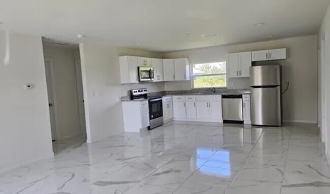 Building Photo - Available Now----3br 2ba Single Family hom...