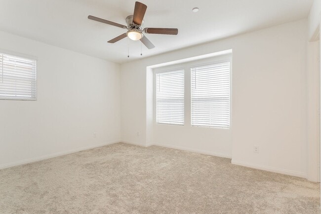 Building Photo - Fairly New Gorgeous SMART House!