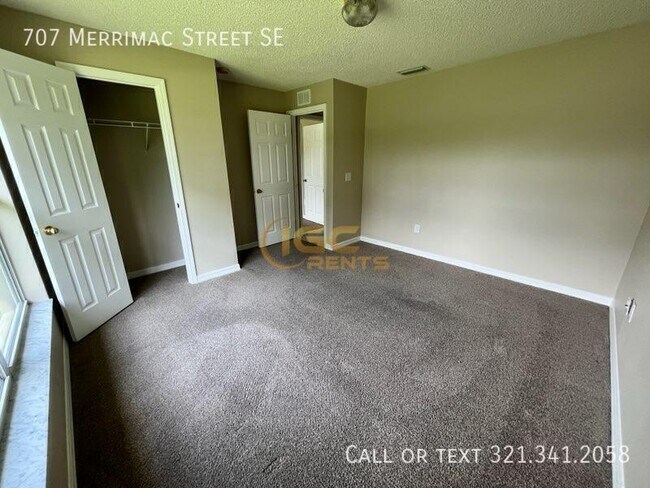 Building Photo - 707 Merrimac St SE