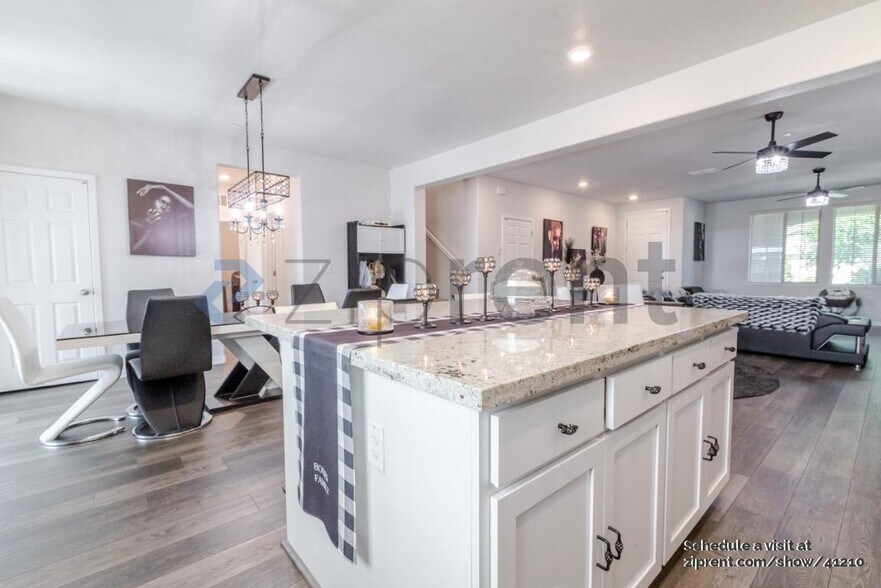 Building Photo - 5561 Harcrest Dr
