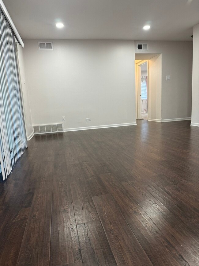 Building Photo - 675 Grove Terrace