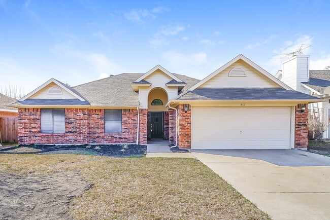 Building Photo - 812 Ironsides Ln