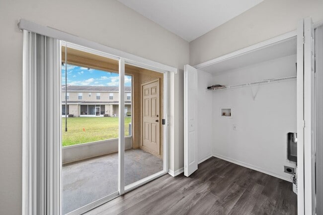 Building Photo - Beautiful 3 Bedroom, 2.5 bath townhouse for rent in Wesley Chapel.