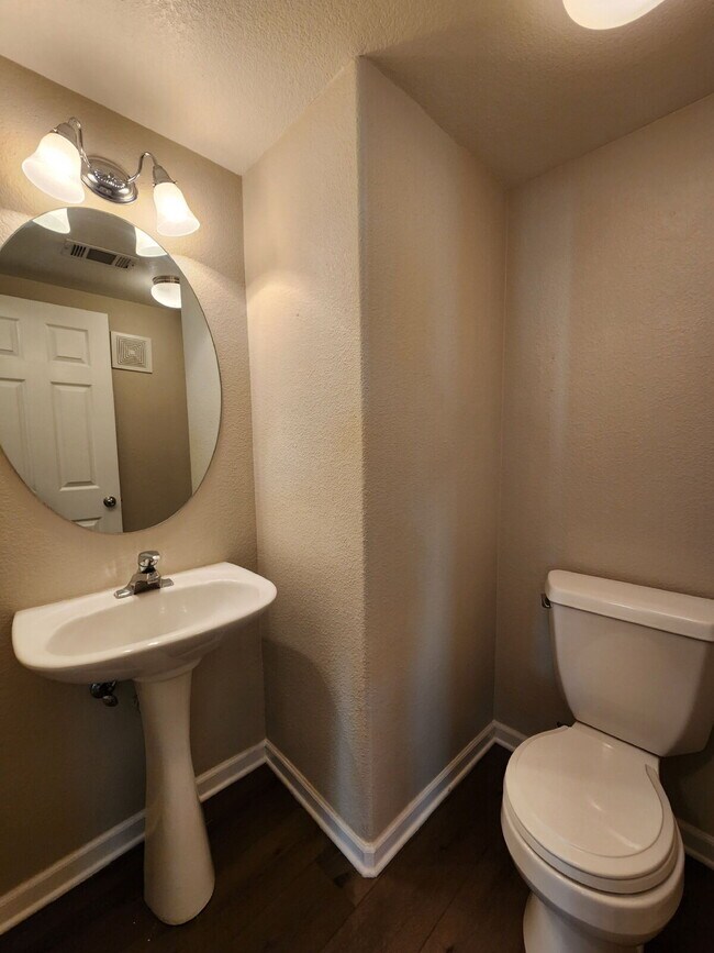 Building Photo - Spacious Two-Suite Townhome With Garage, Fireplace And Community Pool