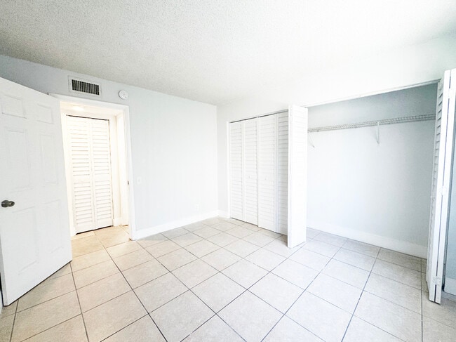 Building Photo - 4501 Treehouse Ln