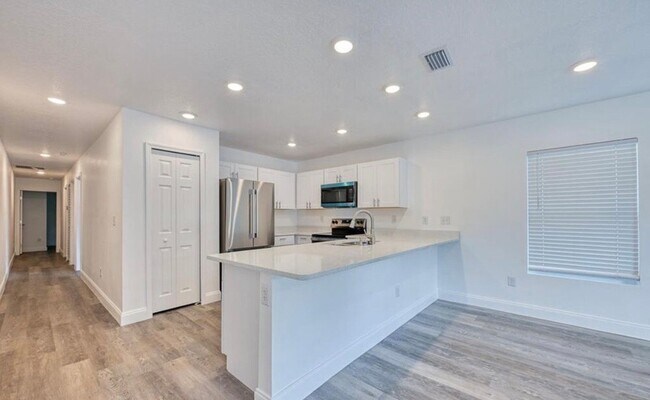 Building Photo - 616 Palmetto Ave
