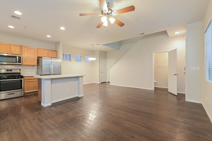 Building Photo - 6412 Yucca Ridge Ct