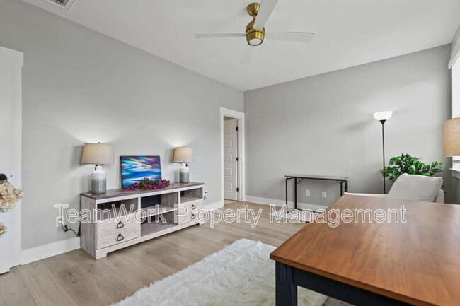 Building Photo - 7763 Park Gate Dr