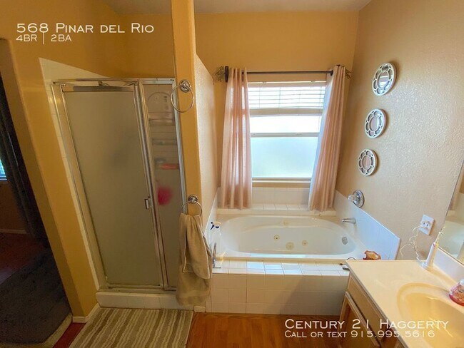 Building Photo - 568 Pinar Del Rio Dr
