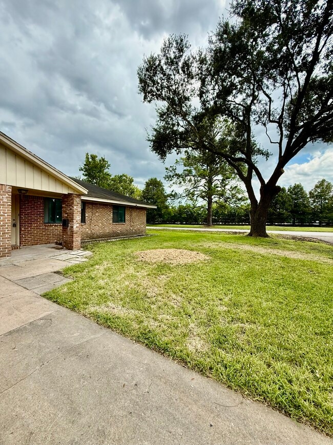 Building Photo - 2309 Peach Ct
