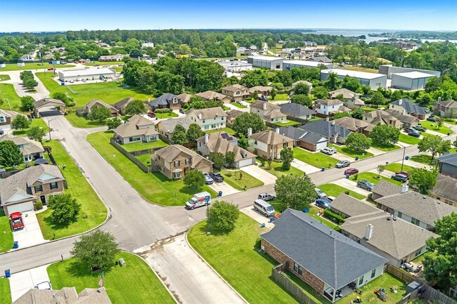 Building Photo - 18436 Sunrise Pines Dr