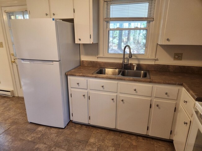 Building Photo - 3 Bed 1 bath Rancher-Kenbridge/Blackstone