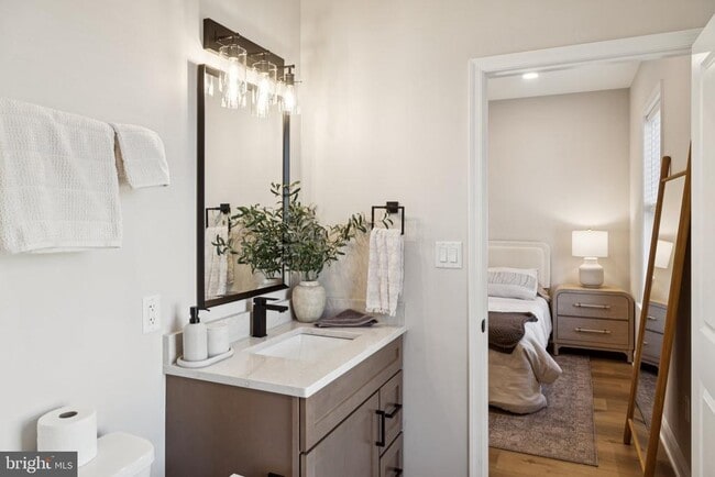 Building Photo - 40 Evergreen Ln