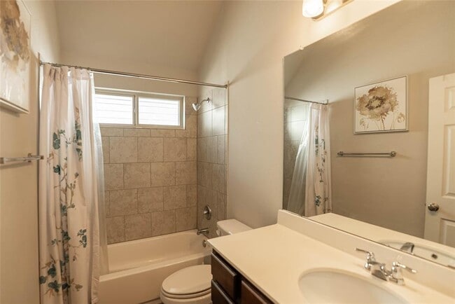 Building Photo - 2009 Garretts Way