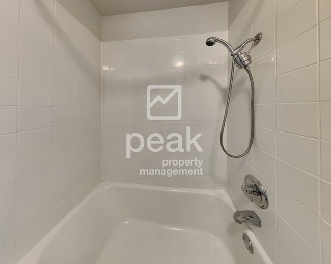 Building Photo - $1799! Beautiful 3Bed/2Bath home in FORT WORTH! Free application through 8/10! See information in...