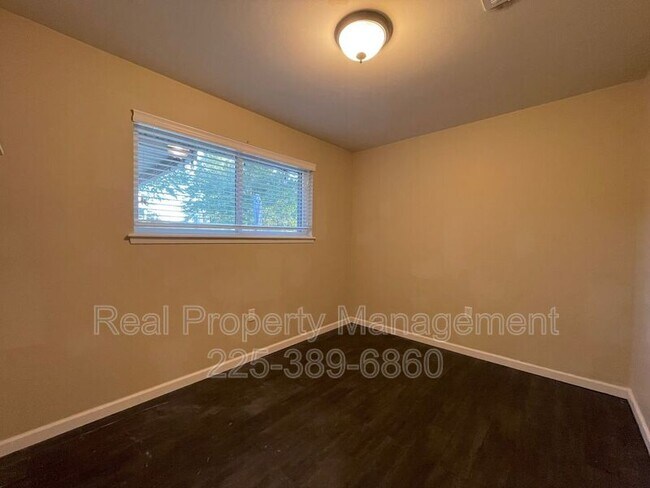 Building Photo - 9536 Bermuda Ave