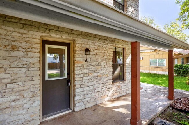 Building Photo - 204 Northwest Dr