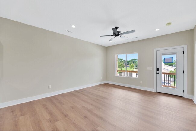 Building Photo - 357 Turnpike Rd