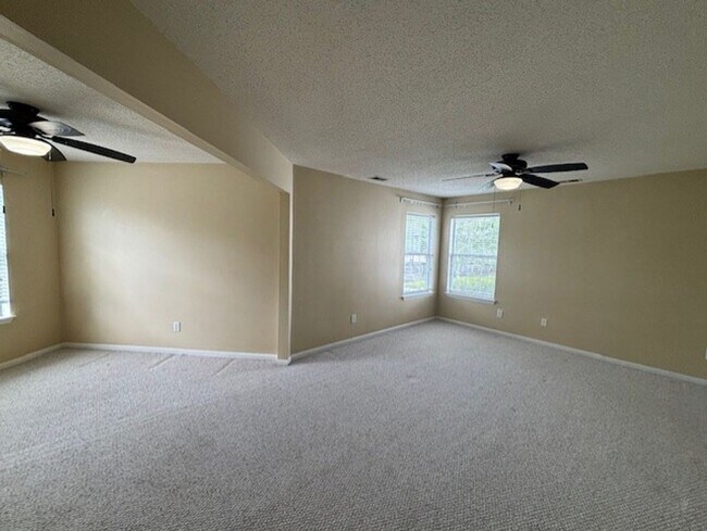 Building Photo - 3301 Sacramento Dr