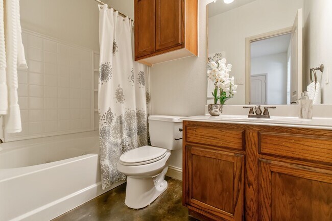 Building Photo - ** MOVE IN July 11th 2027 $5500 ** 5 Bed 3 Bath ** 1 Minute Walk to TCU Campus **