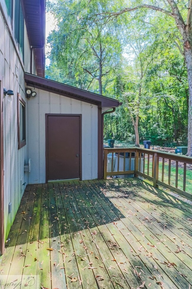 Building Photo - Spacious & Renovated Townhouse in Willow Run * Goldsboro