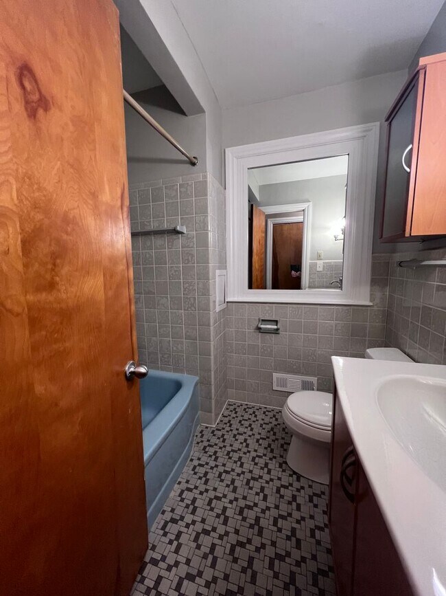 Building Photo - East Grand Rapids Schools - 4 bedroom home