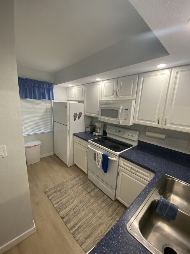 Building Photo - 433 Cerromar Ln