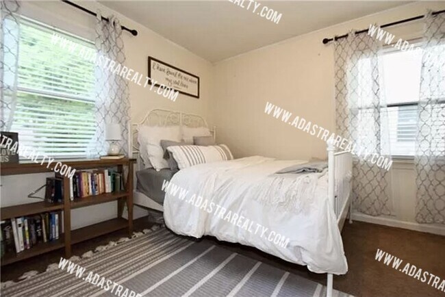 Building Photo - 2227 W 78th St