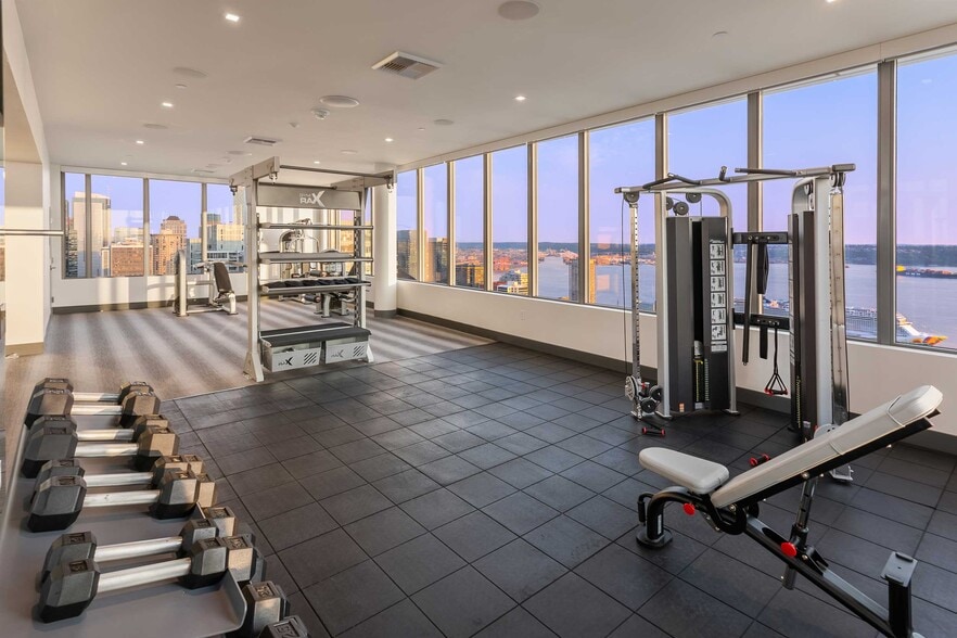 Building Photo - 2510 6th Ave