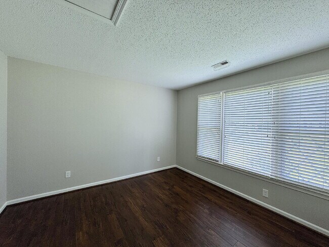 Building Photo - Gorgeous Ranch Style Home in Garner!