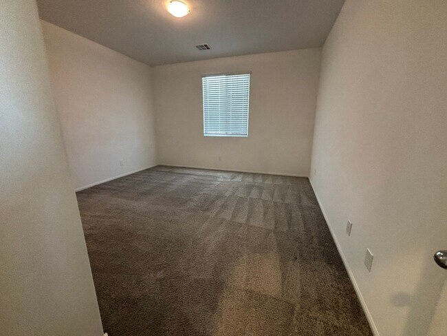 Building Photo - Charming 3-Bedroom Home with Spacious Back...