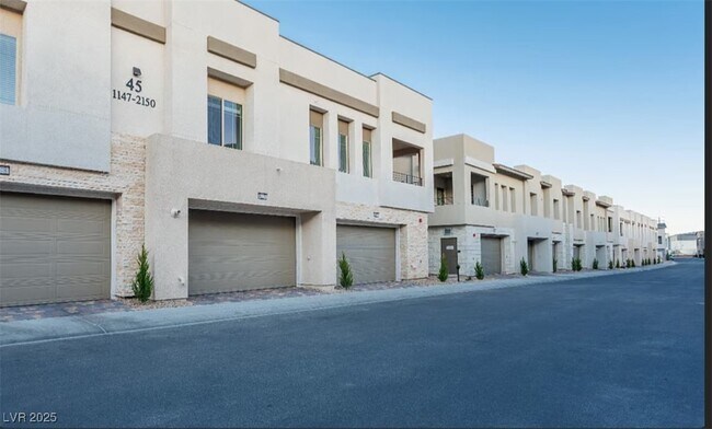 Building Photo - 600 Carriage Hill Dr