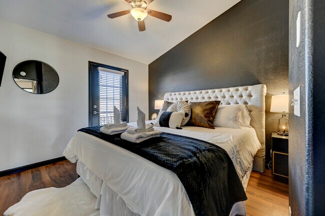 Building Photo - 313 E Las Animas St