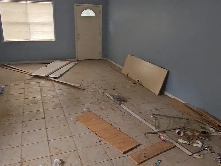 Building Photo - 539 Erie St