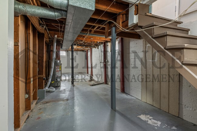 Building Photo - 1701 N Floberta Rd