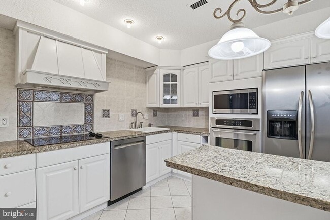 Building Photo - 3709 S George Mason Dr