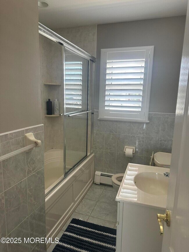 Building Photo - 46 Longpoint Dr