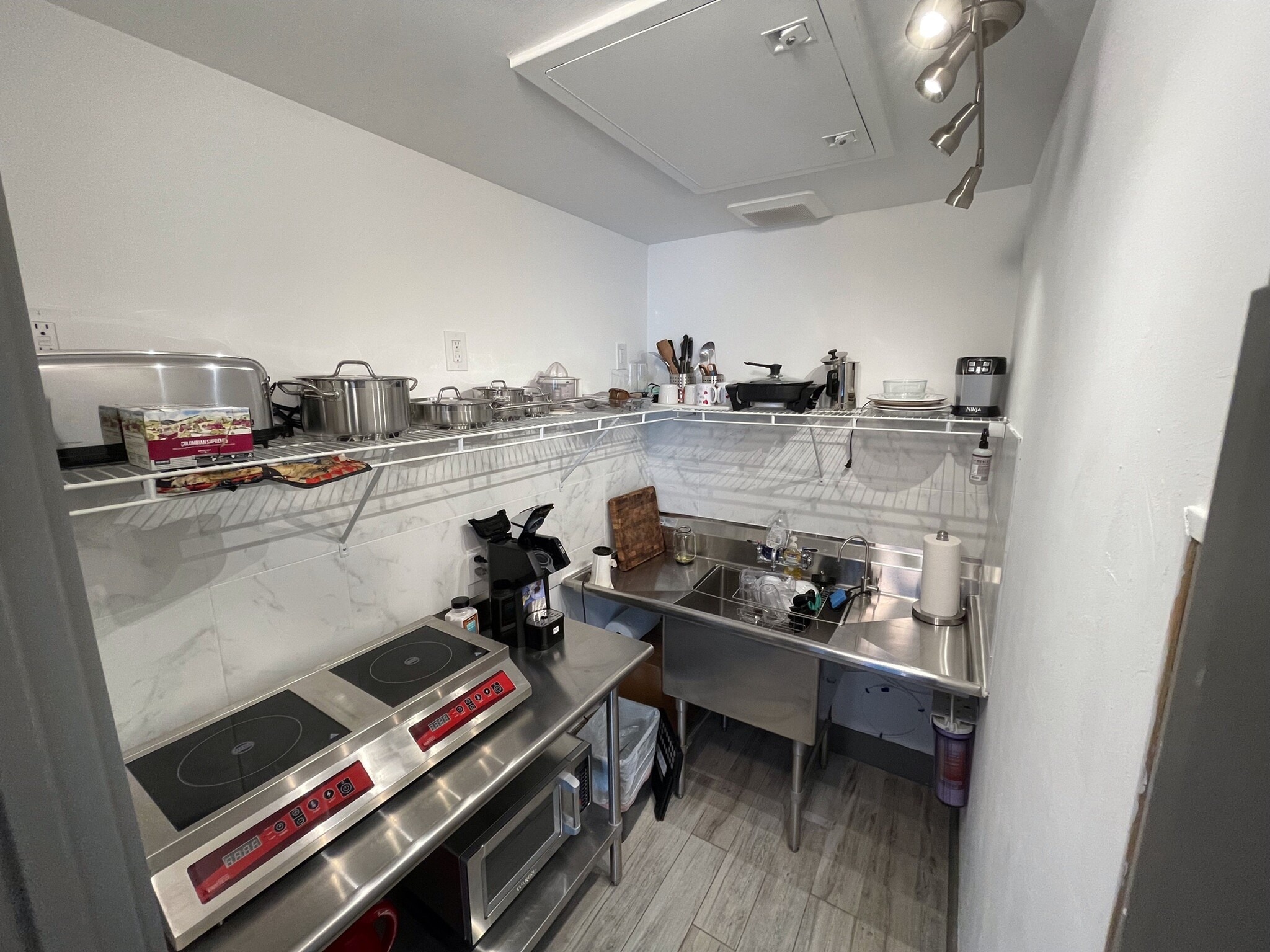 Building Photo - 2116 NE 8th Pl