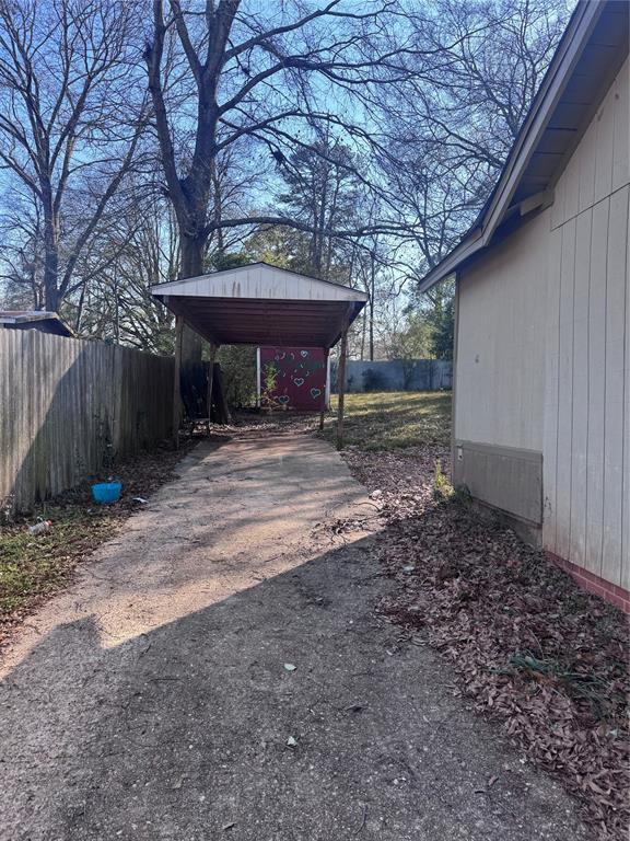 Building Photo - 1750 Yarbrough St