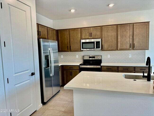 Building Photo - 25253 W Hidalgo Ave