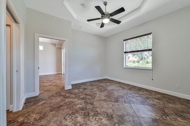 Building Photo - ** Immaculate,  3 Bed/2 Bath Lake Front Pool Home in Naples ~ Available NOW**