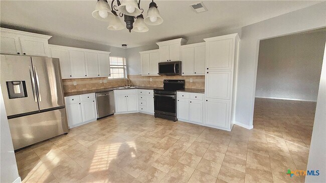 Building Photo - 2107 Gail Dr