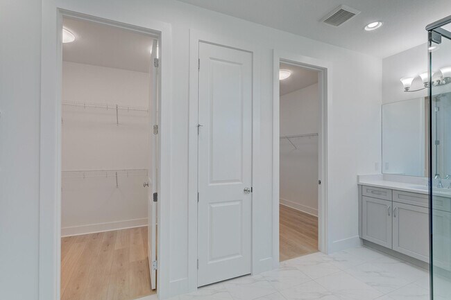 Building Photo - 13559 Artisan Cir
