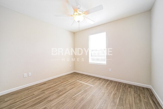 Building Photo - Apply Now! 3BED 2.5BATH