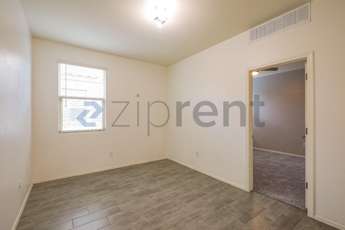 Building Photo - Unit