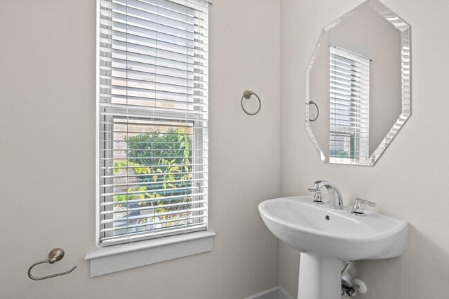 Building Photo - 13001 Hymeadow Dr