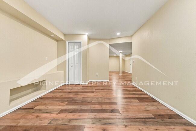 Building Photo - 9603 Laredo St